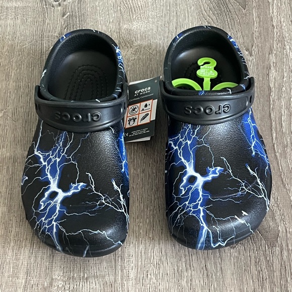 CROCS Bistro black blue Lightning Print Clogs in Black and Blue - Picture 2 of 6